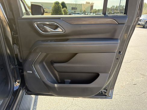 Used 2022 Chevrolet Suburban LT image 16
