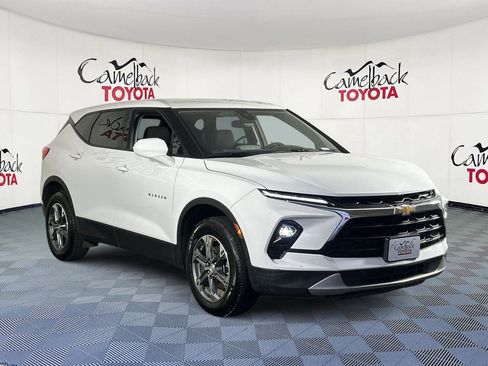 Used 2025 Chevrolet Blazer LT FWD image 3