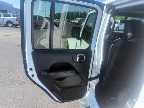 Certified 2019 Jeep Wrangler Unlimited Sahara AWD/4WD image 39