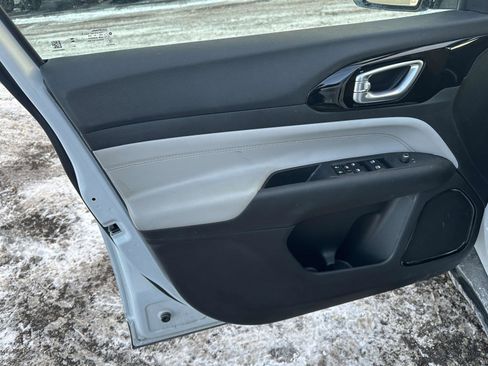 Used 2024 Jeep Compass Limited image 16