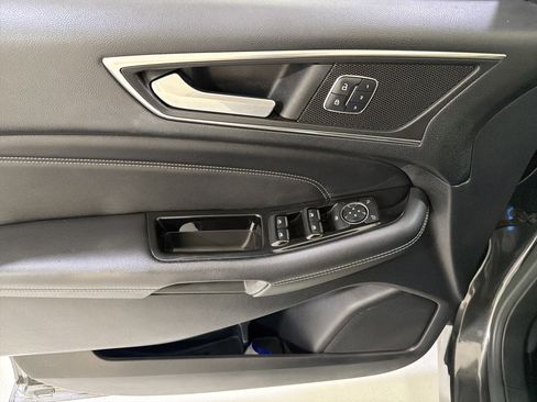 Used 2015 Ford Edge Titanium w/ Equipment Group 302A AWD/4WD image 15