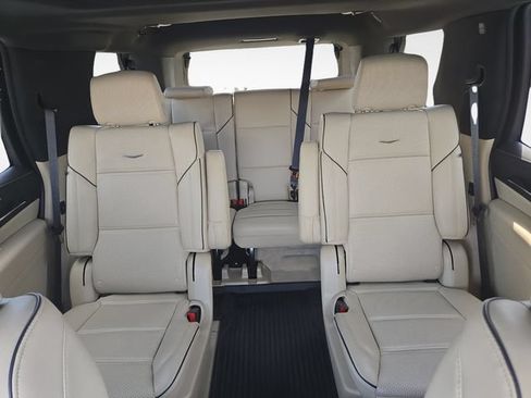 Used 2023 Cadillac Escalade Premium Luxury AWD/4WD image 34