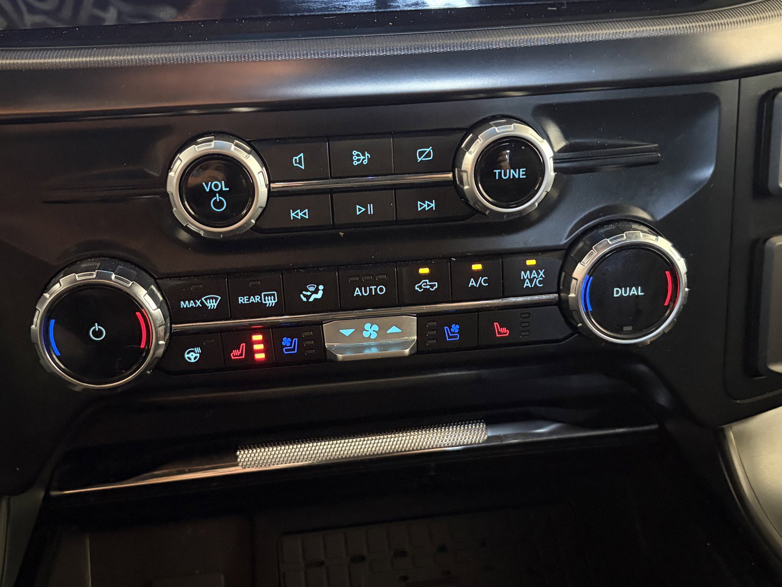 Used 2024 Ford F150 Lariat w/ Equipment Group 502A High AWD/4WD image 15