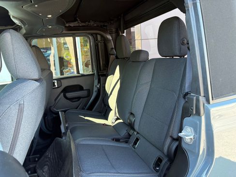 Certified 2025 Jeep Gladiator Mojave AWD/4WD image 11