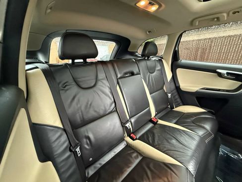 Used 2011 Volvo XC60 T6 R-Design w/ Convenience Pkg AWD/4WD image 26