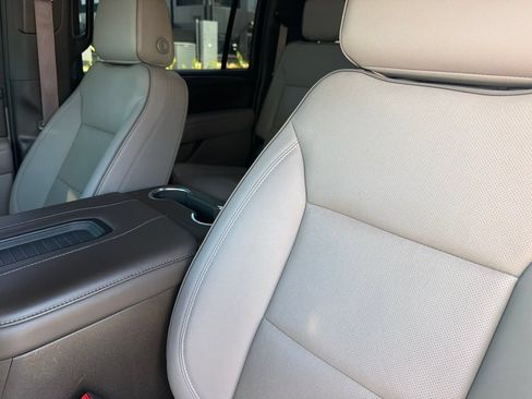 Used 2024 GMC Yukon XL SLT w/ SLT Premium Package AWD/4WD image 10