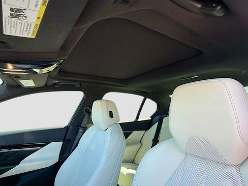 Used 2024 BMW 530i w/ Premium Package image 28