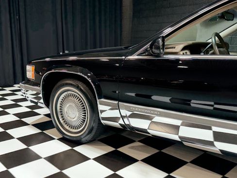 Used 1995 Cadillac Fleetwood Brougham RWD image 30
