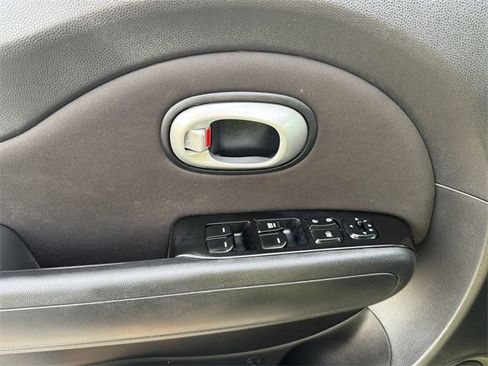 Used 2016 Kia Soul Base image 8