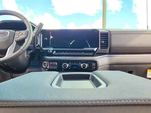 Used 2025 GMC Sierra 2500 SLE image 19