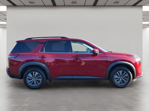 Used 2022 Nissan Pathfinder SV AWD/4WD image 7
