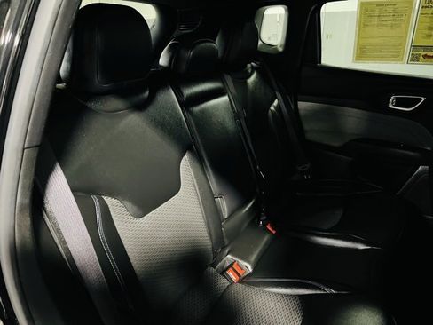 Used 2024 Jeep Compass Latitude image 27