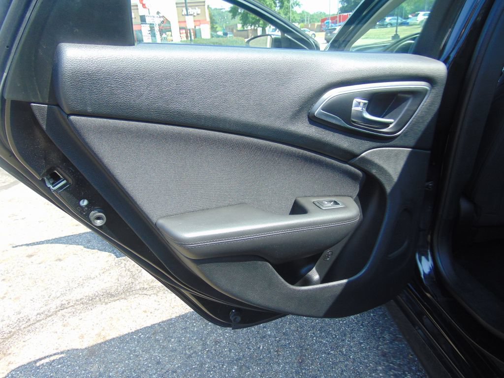 Used 2016 Chrysler 200 LX FWD image 20