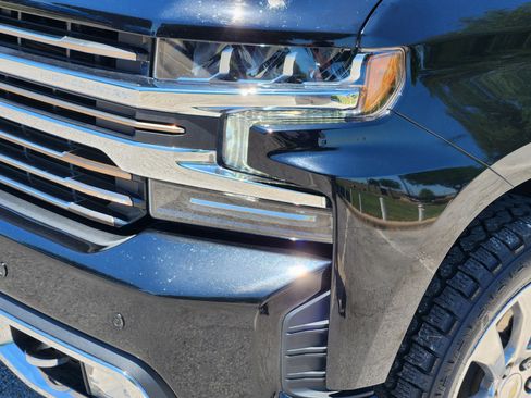 Used 2021 Chevrolet Silverado 1500 High Country w/ Technology Package AWD/4WD image 28