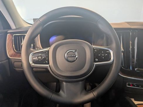 Used 2023 Volvo XC60 B5 Plus image 17