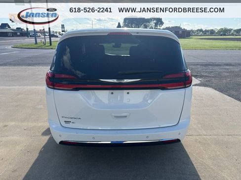 Used 2025 Chrysler Pacifica Select FWD image 6