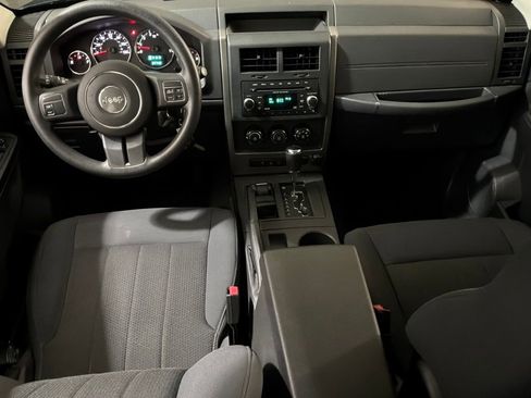 Used 2012 Jeep Liberty Sport image 10