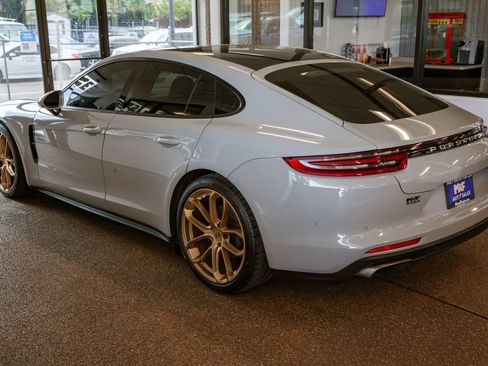 Used 2018 Porsche Panamera RWD image 3