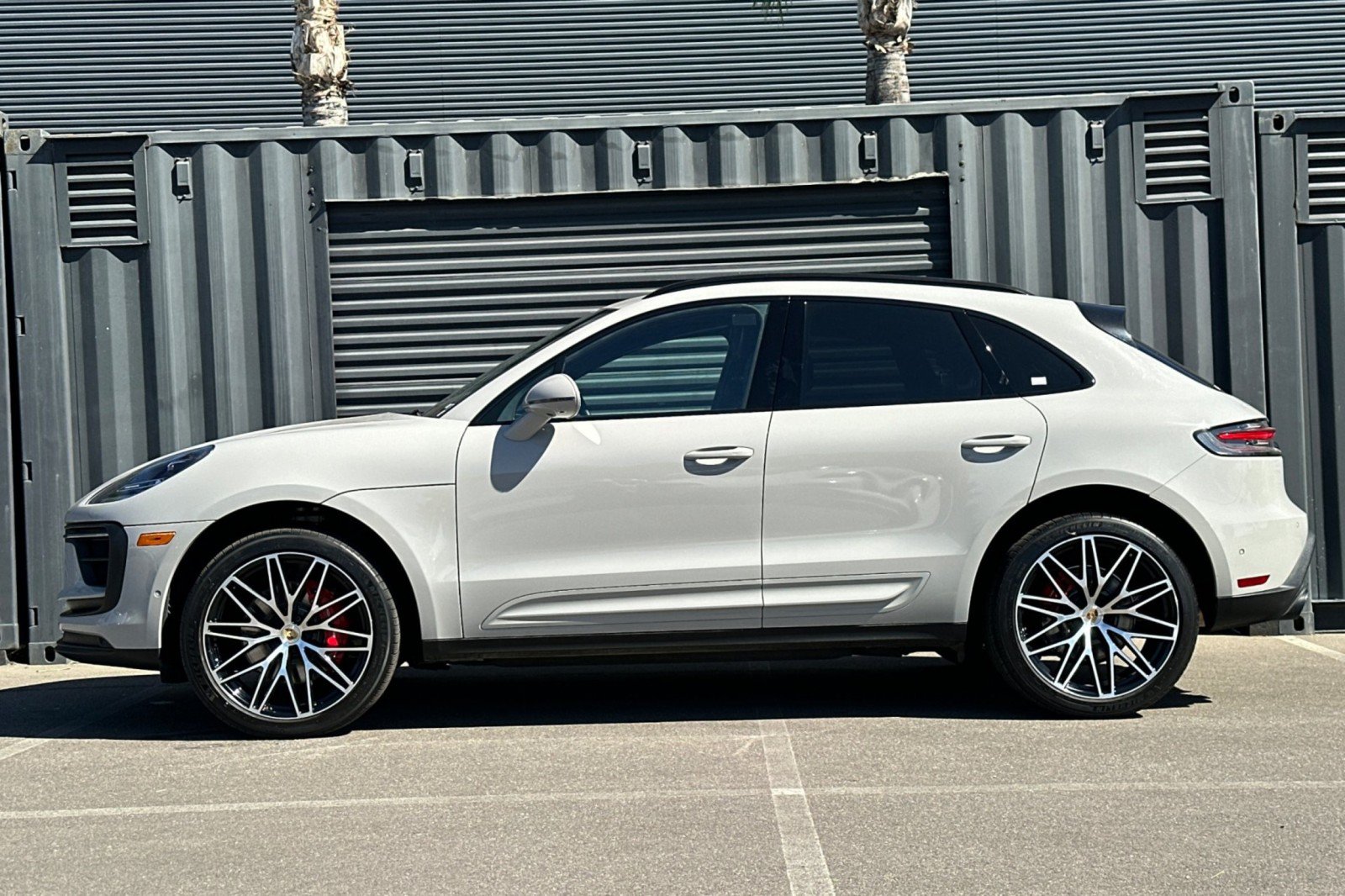 Certified 2023 Porsche Macan S AWD/4WD image 2