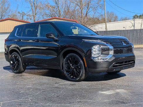 Used 2023 Mitsubishi Outlander SE Black Edition image 1