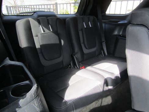 Used 2018 Ford Explorer XLT image 13