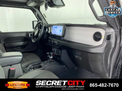 Used 2024 Jeep Wrangler Unlimited w/ Convenience Group AWD/4WD image 31