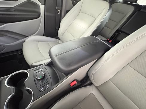 Used 2023 GMC Terrain SLT w/ Infotainment Package II FWD image 30