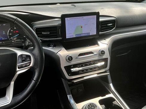 Used 2021 Ford Explorer XLT w/ Equipment Group 202A image 10