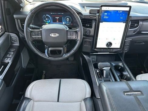 Used 2022 Ford F150 Lightning Platinum image 17