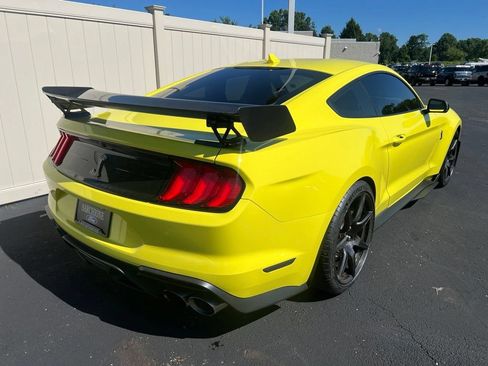 Used 2021 Ford Mustang Shelby GT500 w/ Carbon Fiber Track Pack RWD image 3