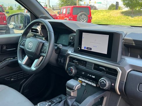 Used 2024 Toyota Tacoma SR5 w/ SR5 Upgrade Package AWD/4WD image 18