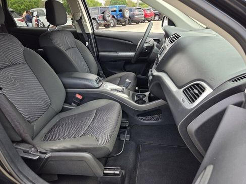 Used 2020 Dodge Journey SE image 16