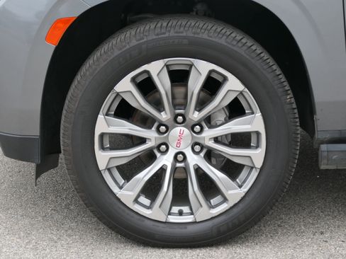 Used 2021 GMC Yukon Denali w/ Denali Premium Package image 9