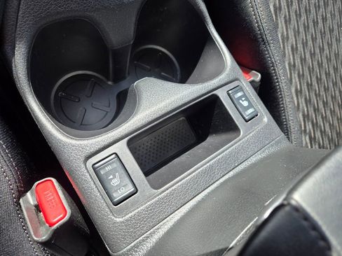 Used 2017 Nissan Rogue SV image 26