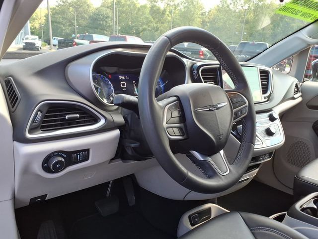 Certified 2024 Chrysler Pacifica Touring-L FWD image 14