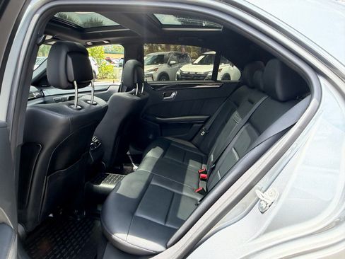 Used 2010 Mercedes-Benz E 350 4MATIC Sedan image 11