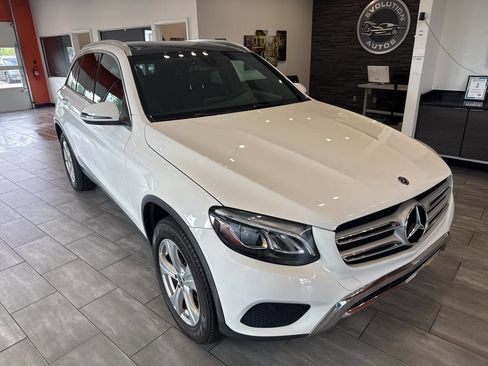 Used 2018 Mercedes-Benz GLC 300 4MATIC w/ Premium Package image 2