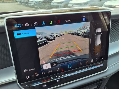 New 2025 Volkswagen Tiguan SE image 16