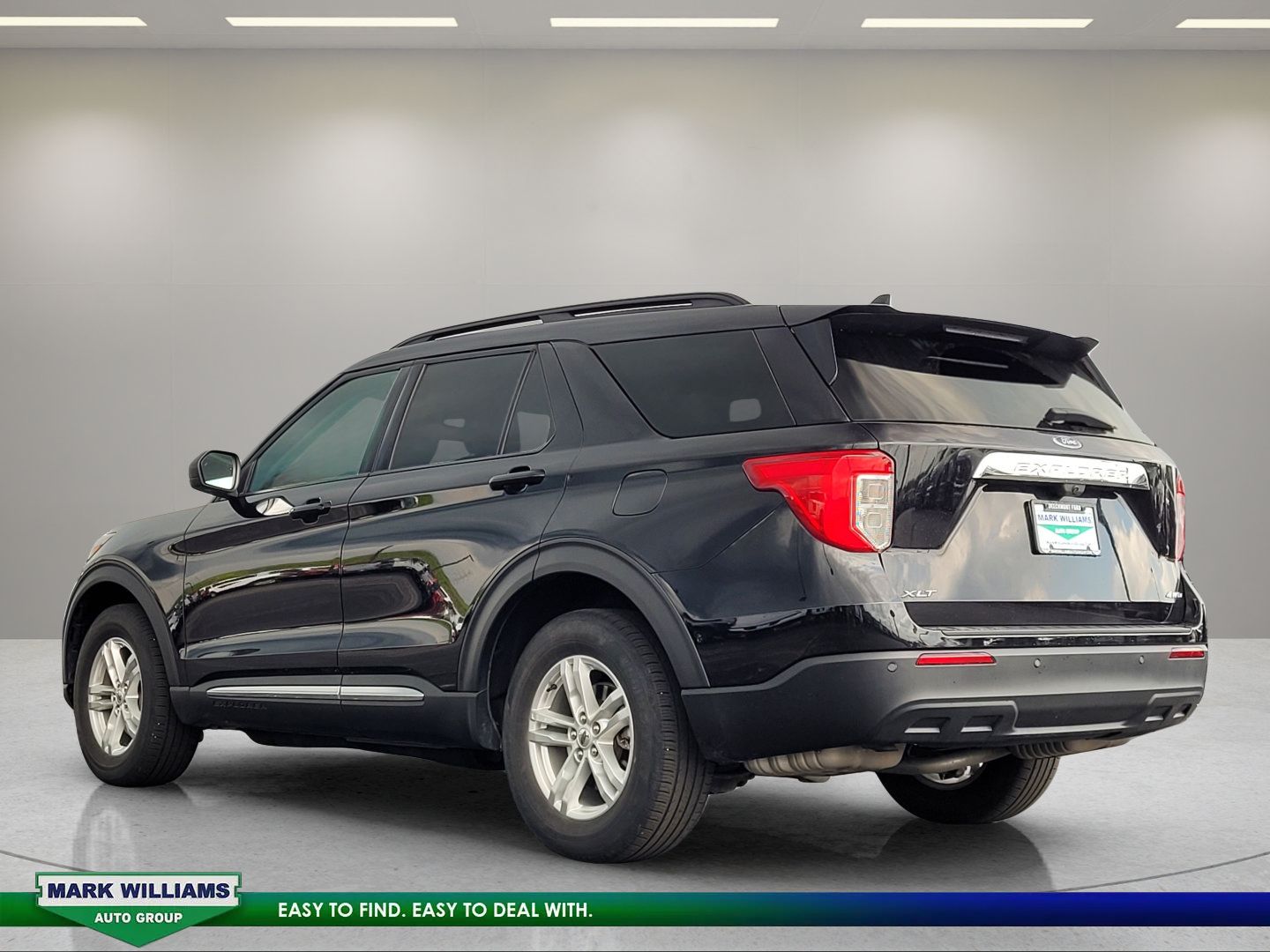Used 2024 Ford Explorer XLT AWD/4WD image 6