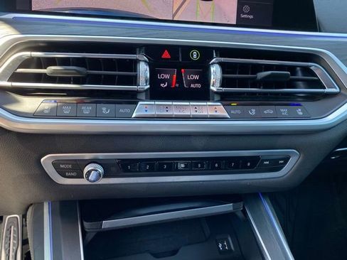 Used 2020 BMW X7 M50i image 25