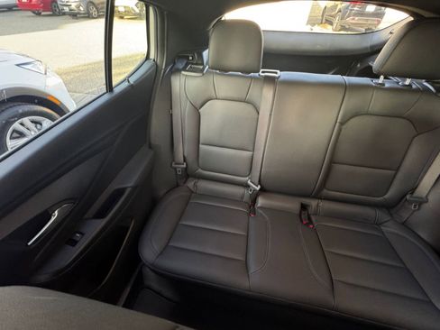 Used 2025 Buick Envista Sport Touring image 38