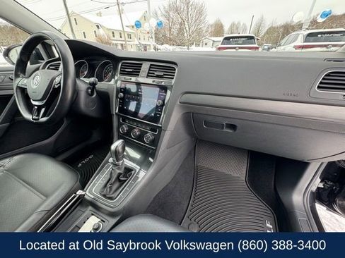 Used 2018 Volkswagen Golf SE image 25