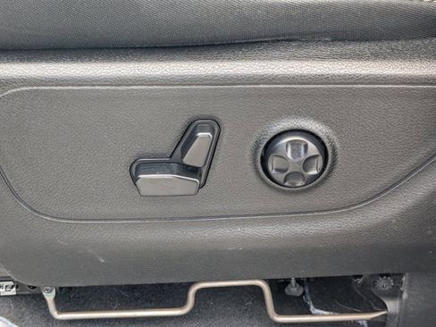 Used 2019 RAM 1500 Big Horn RWD image 20