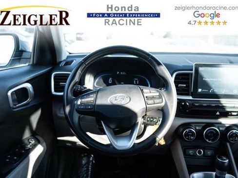 Used 2023 Hyundai Venue SEL image 13