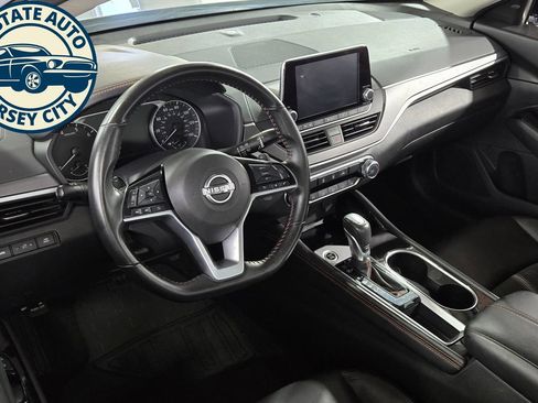 Used 2025 Nissan Altima 2.5 SR FWD image 10