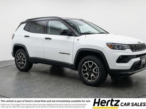 Used 2025 Jeep Compass Trailhawk AWD/4WD image 1
