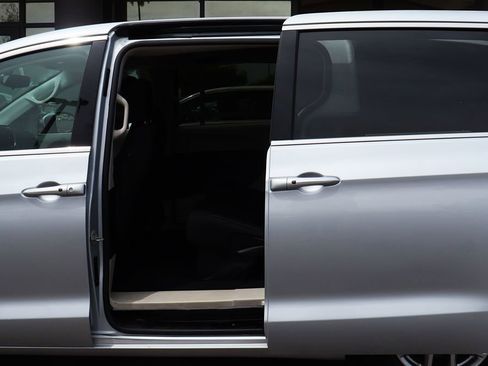 Used 2023 Chrysler Voyager LX image 36