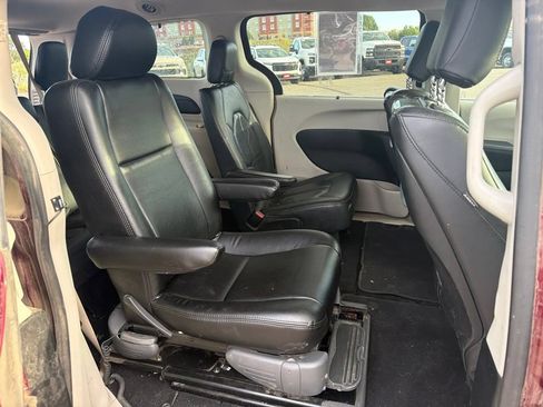Used 2018 Chrysler Pacifica Touring-L Plus FWD image 32