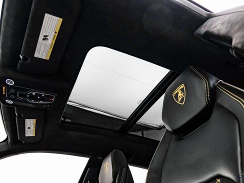 Used 2021 Lamborghini Urus image 41