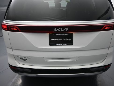Used 2024 Kia Carnival EX image 34